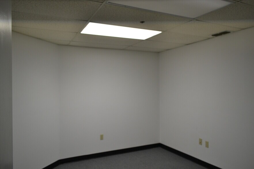 More Photos Of 1460 S McCall Rd, Englewood Medical For Sale
