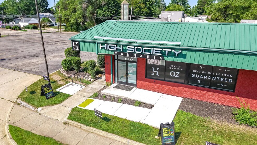 More Photos Of 317 N Mission St, Mount Pleasant Freestanding For Lease