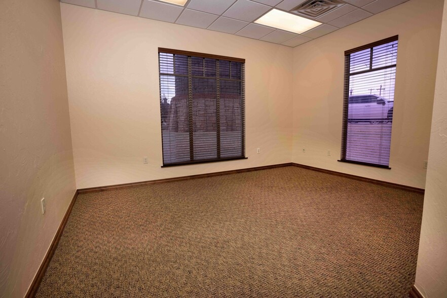 More Photos Of 908 SW 107th St, Oklahoma City Medical For Lease