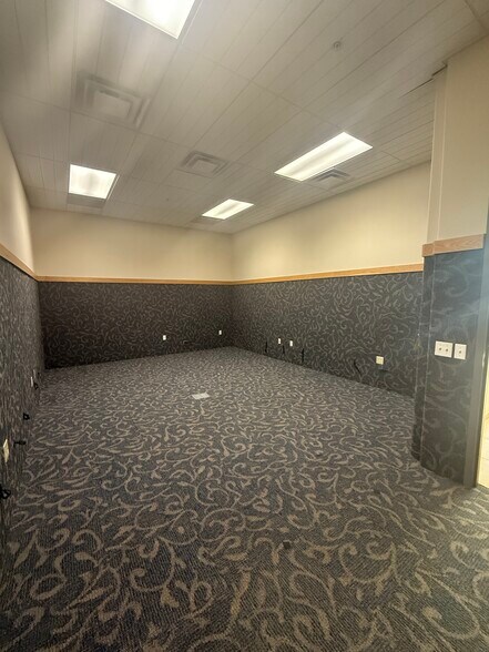 More Photos Of 3684 N Townsend Ave, Montrose Flex For Sale