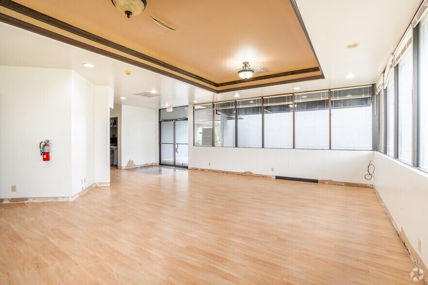More Photos Of 17323 Red Oak Dr, Houston Office For Sale
