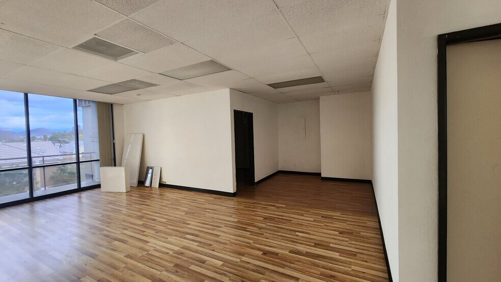 More Photos Of 4505 Allstate Dr, Riverside Office Residential For Sale