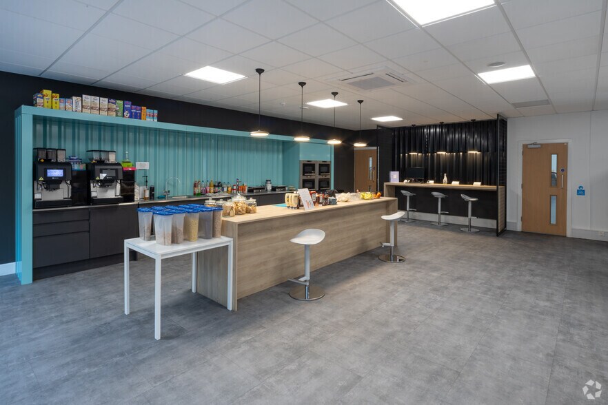 More Photos Of Headway Rd, Wolverhampton Light Manufacturing For Lease