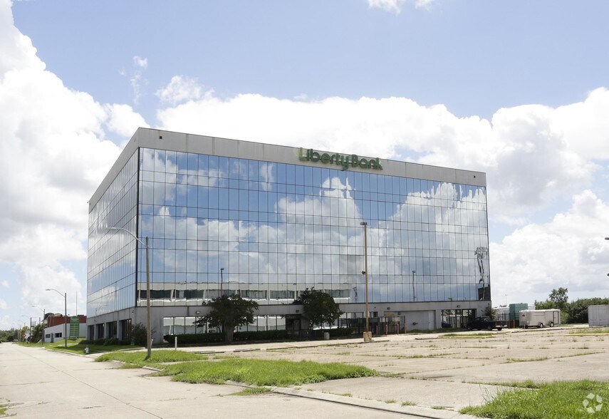More Photos Of 6600 Plaza Dr, New Orleans Office For Lease