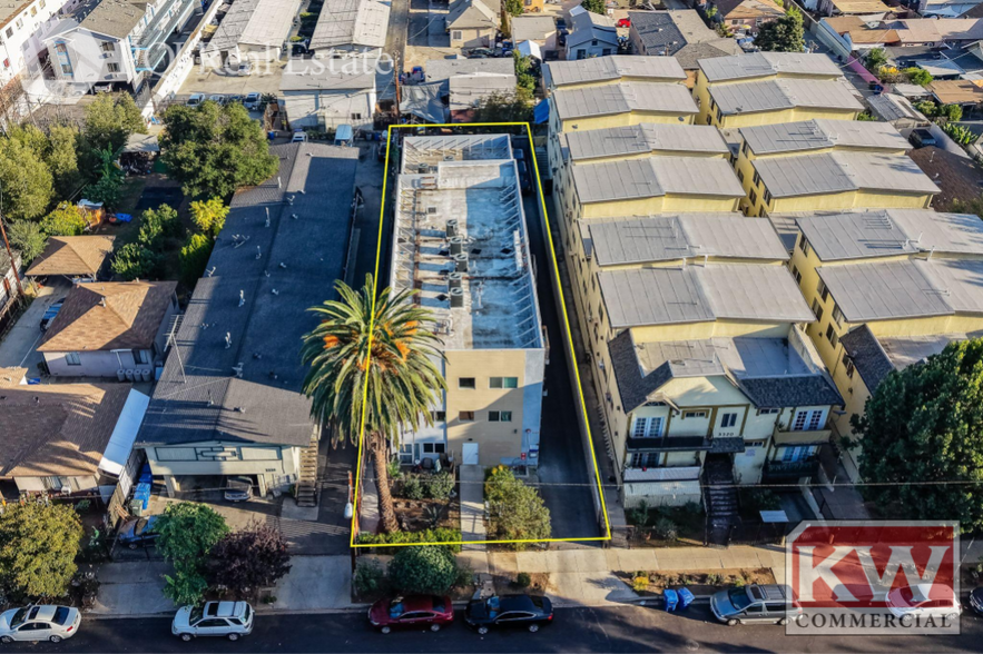 More Photos Of 3324 N Chapman St, Los Angeles Apartments For Sale