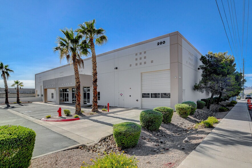 More Photos Of 200 Sunpac Ave, Henderson Warehouse For Sale