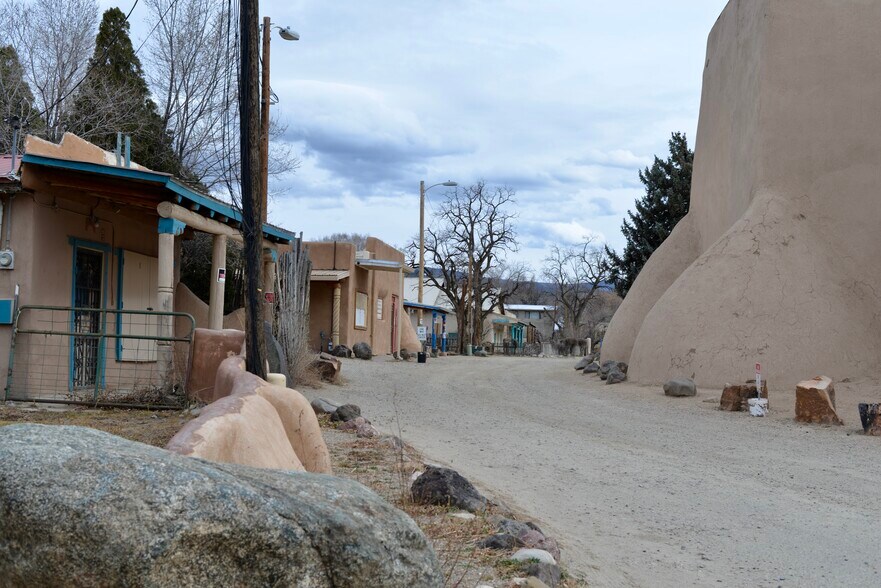 More Photos Of 62-64 St Francis Plaza, Ranchos De Taos Apartments For Sale