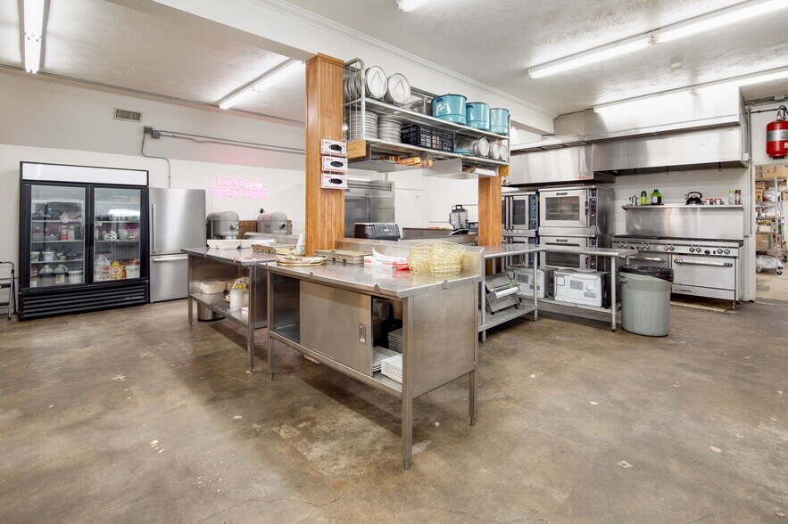 More Photos Of 2606 S Texas Ave, Bryan Restaurant For Sale