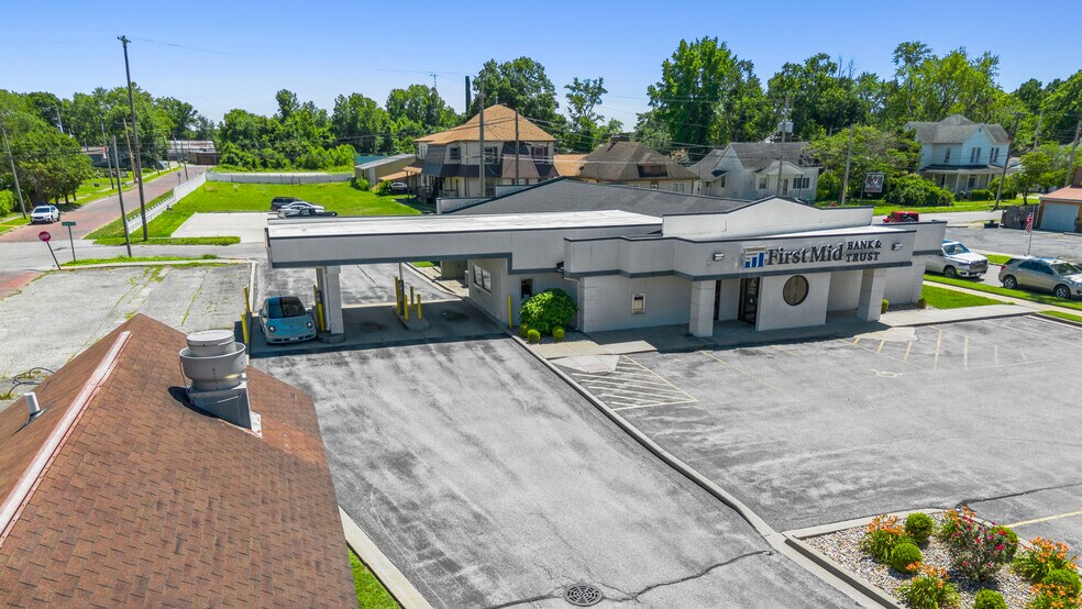 More Photos Of 1709 Walnut St, Murphysboro Bank For Sale