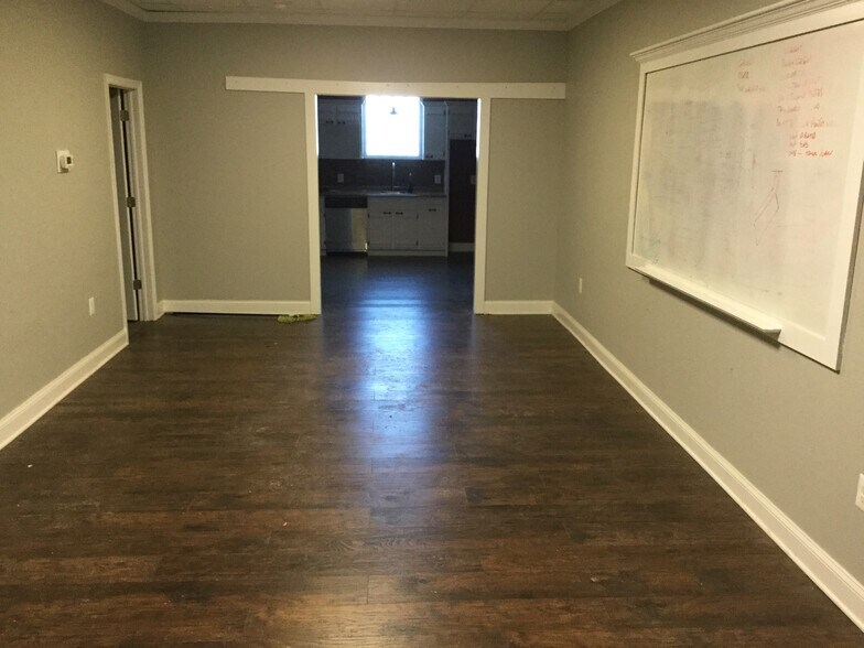 More Photos Of 1010 Rose Ave, Runnemede Flex For Sale