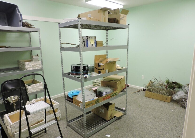 More Photos Of 1635 Farm Way, Middleburg Warehouse For Sale