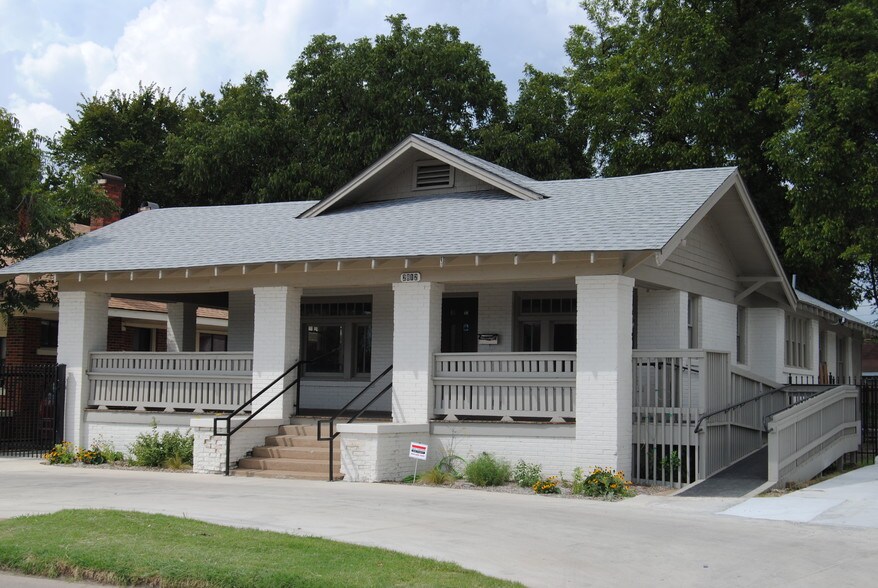 More Photos Of 2812 Hemphill St, Fort Worth Office For Sale