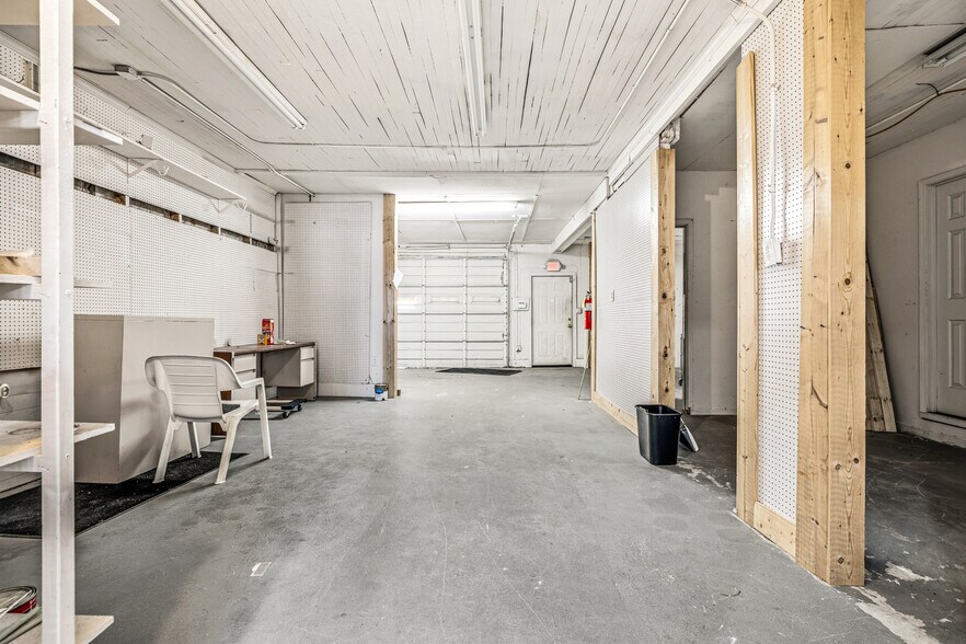 More Photos Of 410 Grayson Pky, Grayson Storefront For Sale