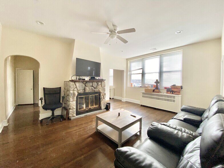 More Photos Of 8329 Delaware Ave, Upper Darby Service For Sale