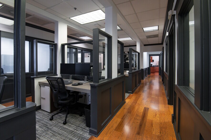 More Photos Of 442 W Kennedy Blvd, Tampa Office For Lease