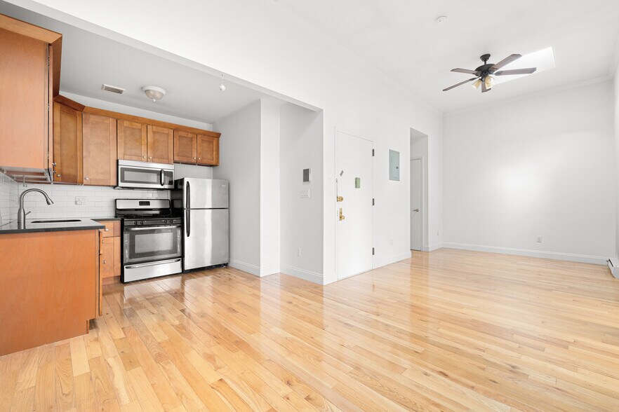 More Photos Of 196 Nassau Ave, Brooklyn Apartments For Sale