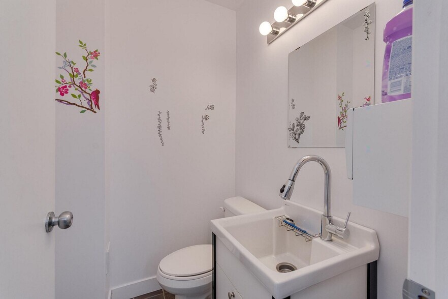 More Photos Of 1695 Rue Atmec, Gatineau General Retail For Sale