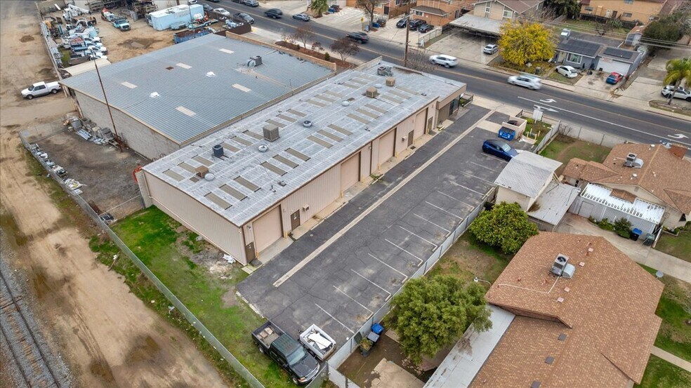 More Photos Of 1027 W Murray Ave, Visalia Service For Sale