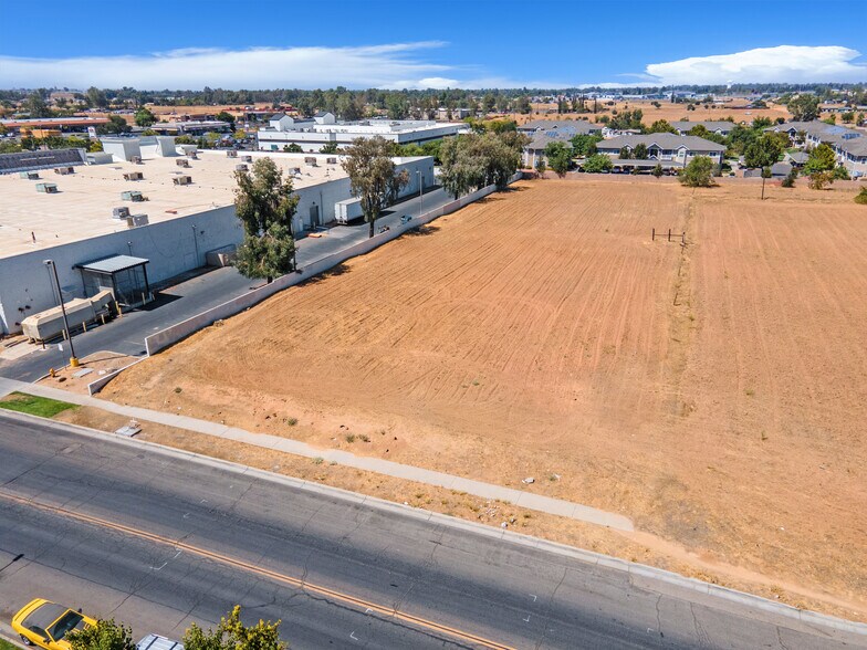 More Photos Of NEC Country Club Dr & Sherwood Ave, Madera Land For Sale