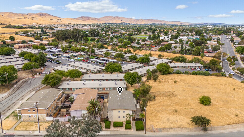 More Photos Of 3609 Fairview Dr, Antioch Apartments For Sale