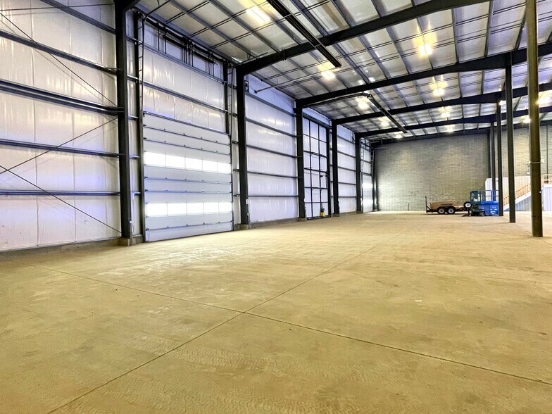 More Photos Of 20 Veenstra Dr, Red Deer County Warehouse For Lease