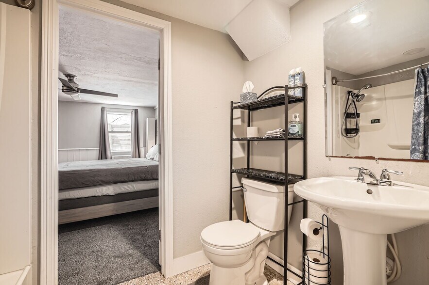 More Photos Of 4009 W 52nd Ave, Denver Specialty For Sale