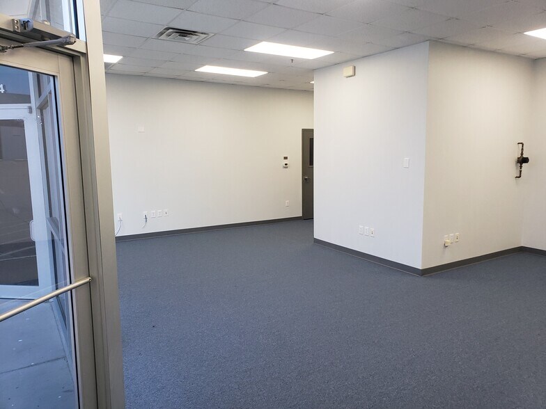 More Photos Of 3430 Alemeda St, Fort Worth Warehouse For Lease