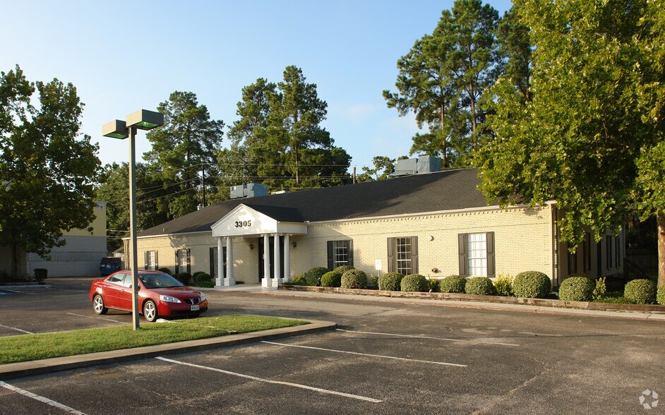 Primary Photo Of 3305 W Davis St, Conroe Office For Lease