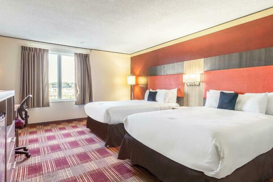 More Photos Of 4142 S Noland Rd, Independence Hotel For Sale