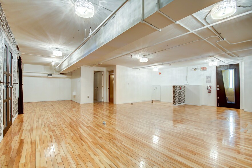 More Photos Of 75 Prom Du Portage, Gatineau Storefront Retail Office For Sale