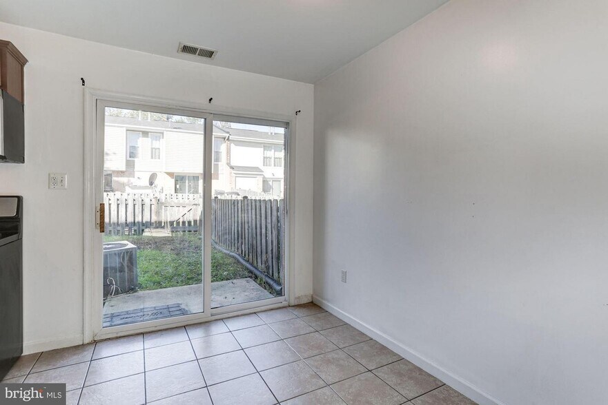 More Photos Of 11555 Laurelwalk Dr, Laurel Multifamily For Sale