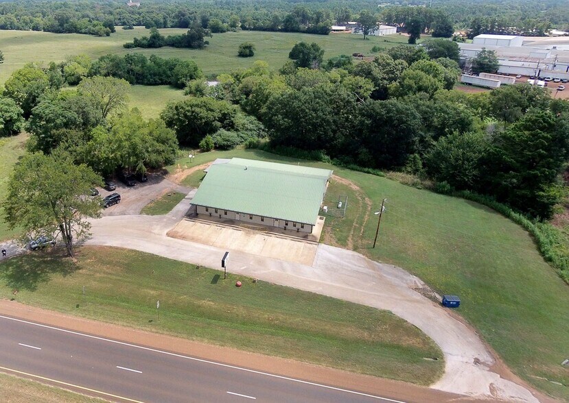 More Photos Of 37252 US Highway 69 N, Jacksonville Veterinarian Kennel For Sale