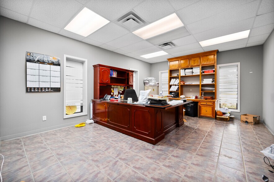 More Photos Of 12334 US-165, Glenmora Office For Sale