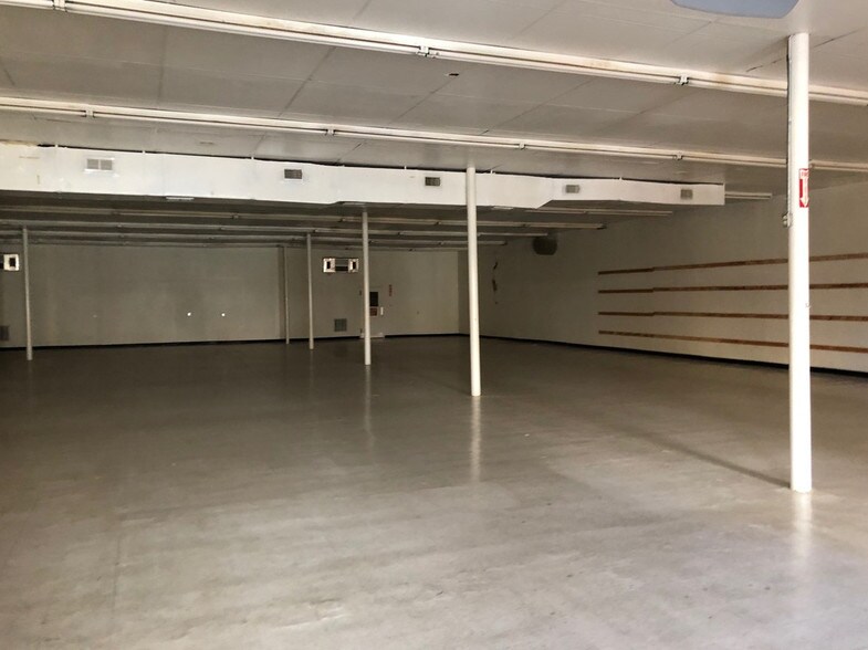 More Photos Of 270 N Sam Houston Blvd, San Benito Light Manufacturing For Lease