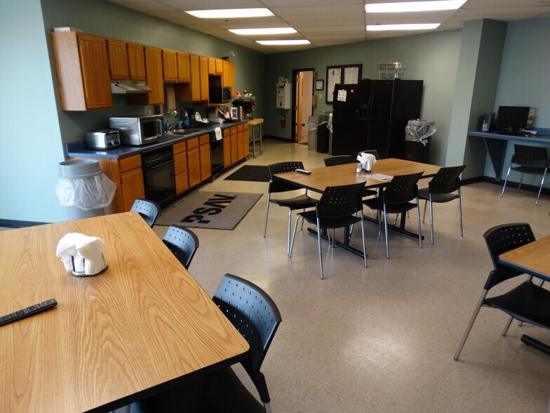 More Photos Of 950-970 Bolger Ct, Fenton Service For Sale