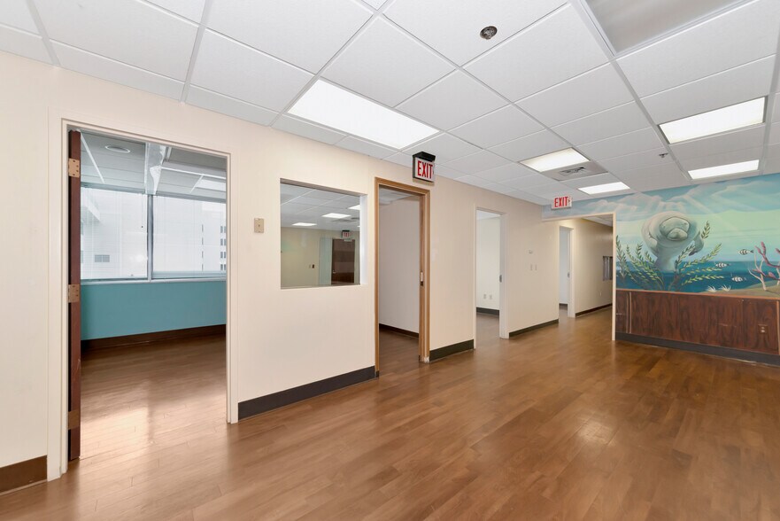 More Photos Of 1921 Waldemere St, Sarasota Medical For Lease