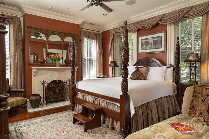 More Photos Of 109 W Liberty St, Savannah Hospitality For Sale