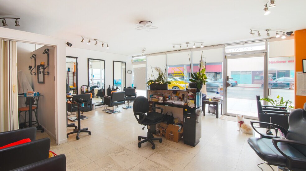 More Photos Of 261 S Robertson Blvd, Beverly Hills Storefront Retail Office For Sale