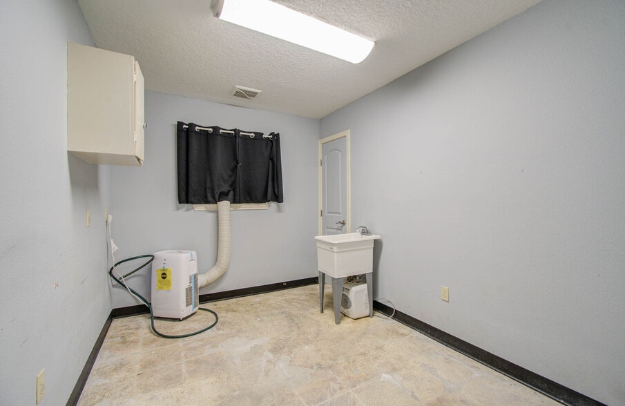 More Photos Of 7430 Rodgers Rd, Manvel Office Residential For Sale