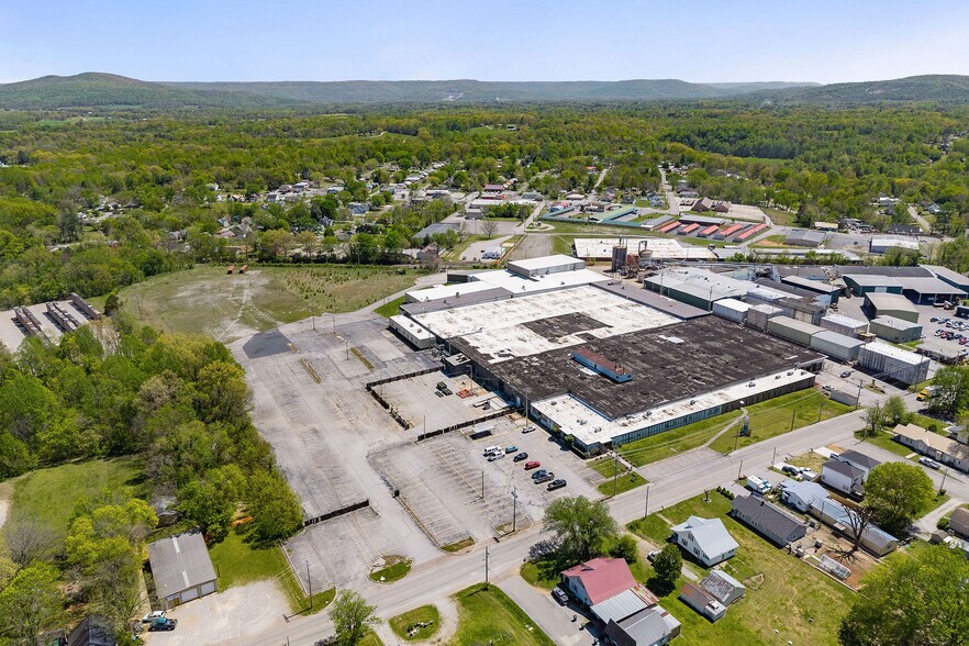 More Photos Of 204 Red Rd, McMinnville Warehouse For Sale