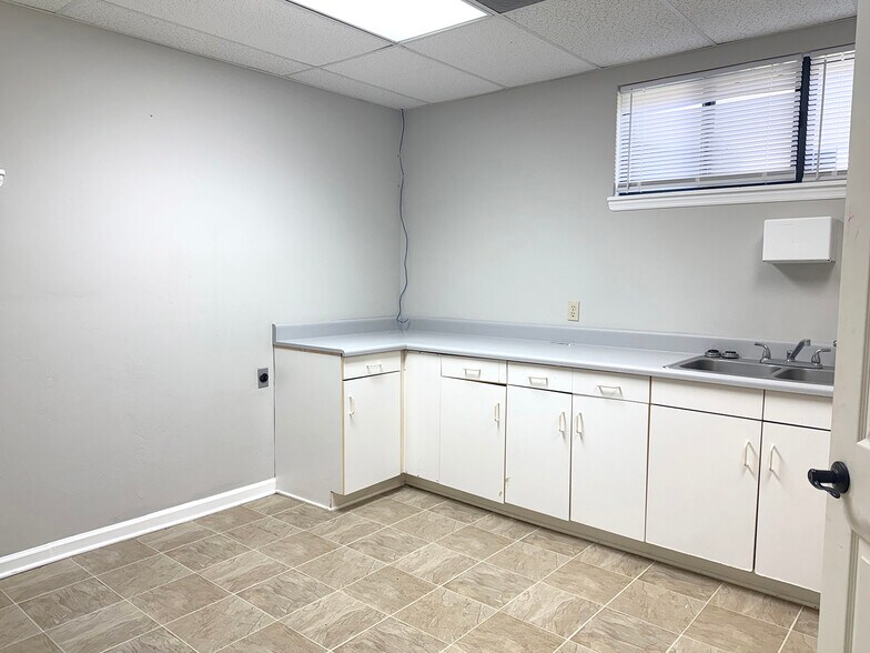 More Photos Of 1835-1839 Buford Ct, Tallahassee Medical For Lease