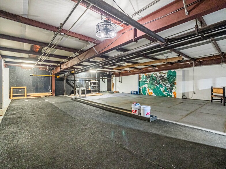 More Photos Of 1016 W Church St, Orlando Showroom For Lease