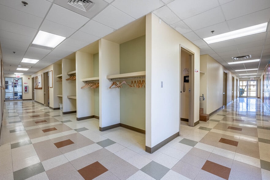 More Photos Of 8690 Yankee St, Dayton Religious Facility For Lease