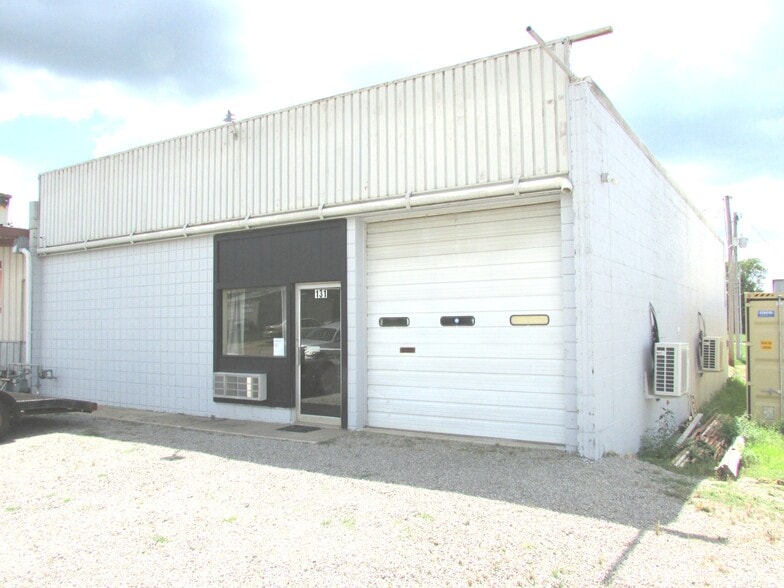 More Photos Of 131 SE Cholwell Ave, Bartlesville Warehouse For Lease