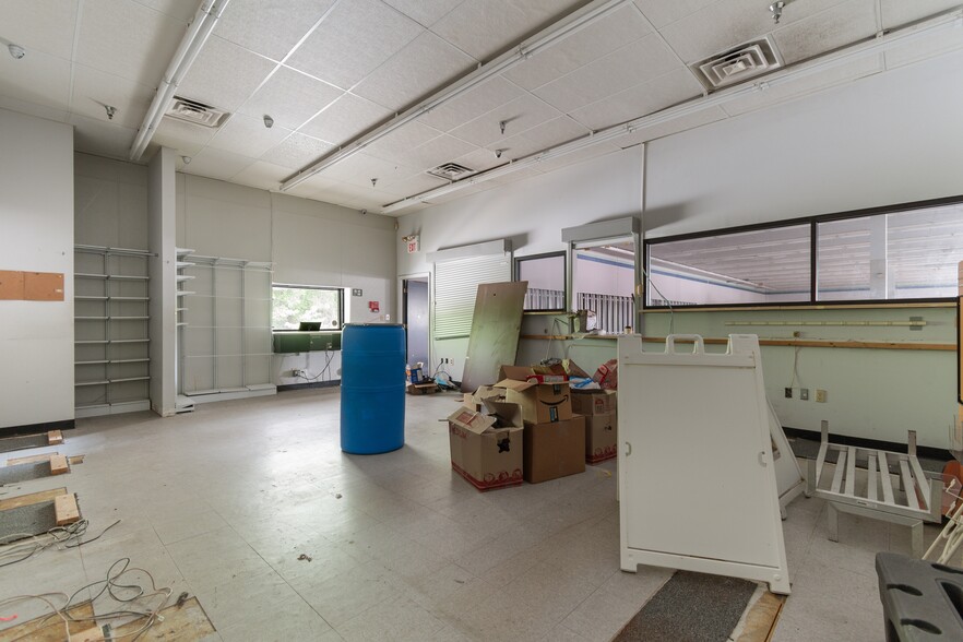 More Photos Of 480 Nelson Blvd, Kingstree Department Store For Sale