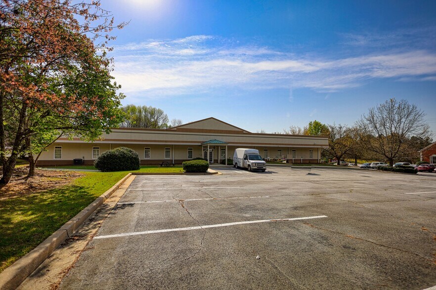 More Photos Of 1229 Royal Dr, Conyers Office For Sale