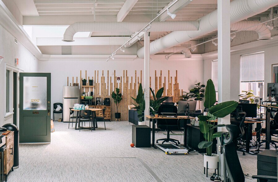 More Photos Of 215 Church St, Decatur Loft Creative Space For Lease