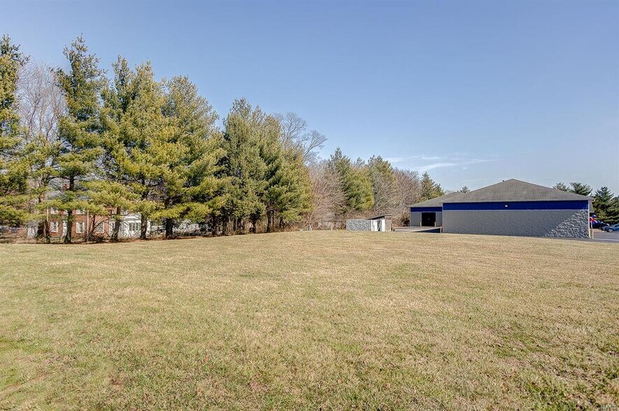 More Photos Of 824 N Market St, Waterloo Medical For Sale