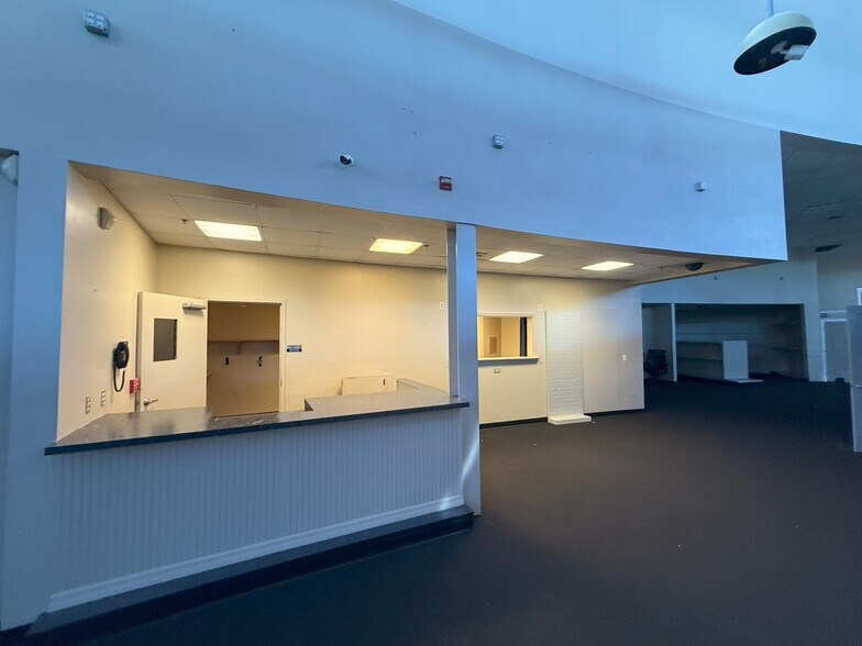 More Photos Of 10175 Tamiami Trl, Punta Gorda General Retail For Sale