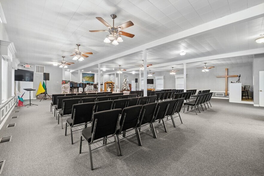 More Photos Of 8861 Botanical Ave, Caseyville Specialty For Sale